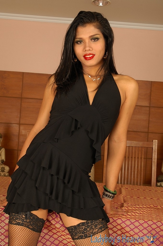 Black Thai Ladyboys - Ladyboys Heaven Natti in black dress striptease
